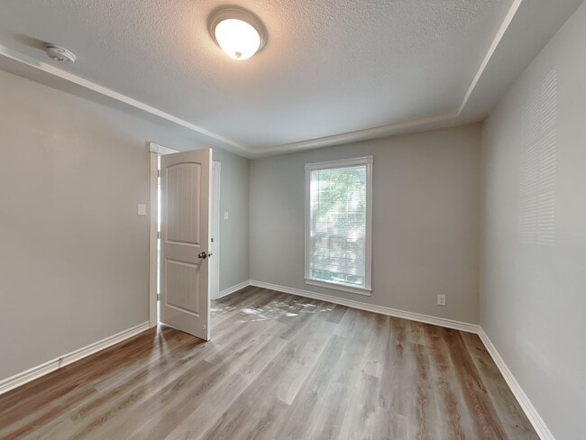 Building Photo - Updated 4-Bedroom Corner Lot Home with Granite Kitchen in Irving, TX