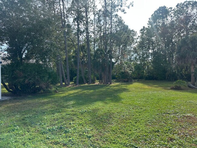 Building Photo - Spacious 3 bedroom condo, perfectly located near shopping & attractions!