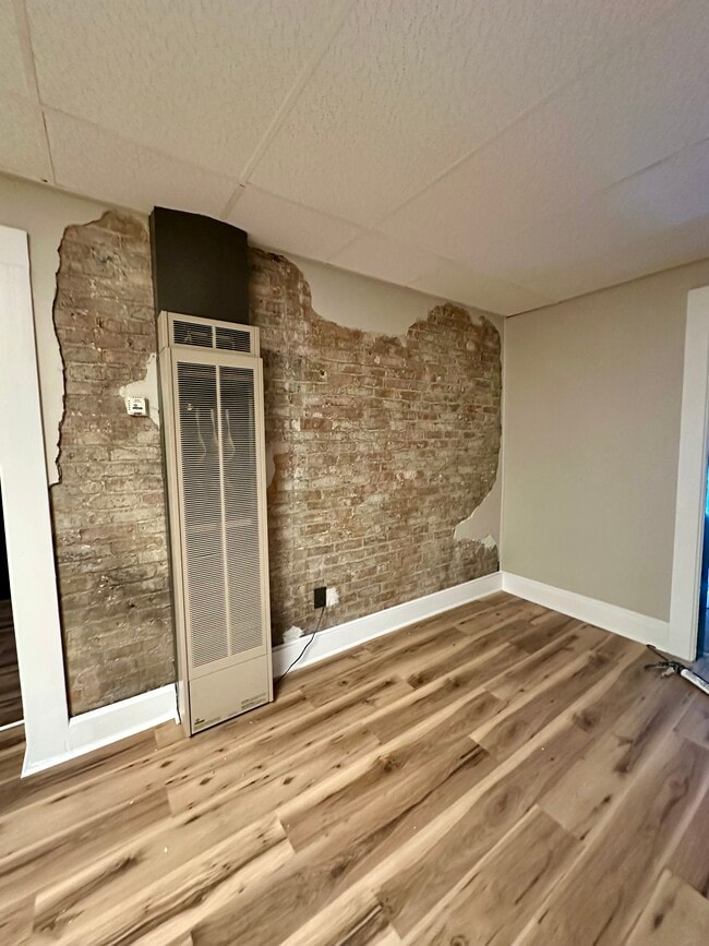 Building Photo - 415 S James St