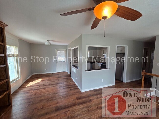 Building Photo - Gorgeous 3 Bedroom, 2.5 Bath in Kearney!