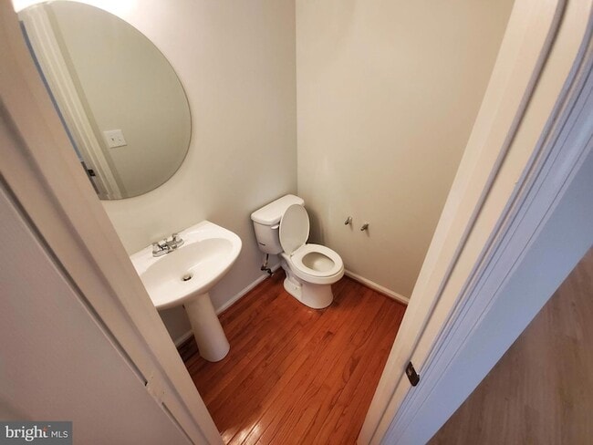 Building Photo - 3344 Vineland Pl