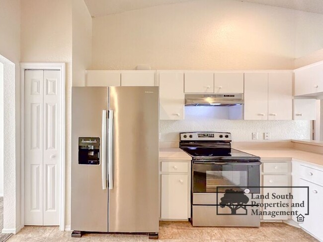 Building Photo - 5557 Beverly Rise Blvd