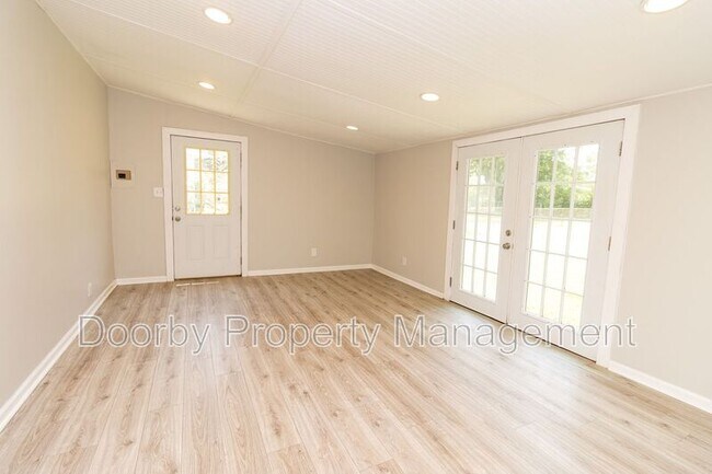 Building Photo - 7911 Hixson Pike