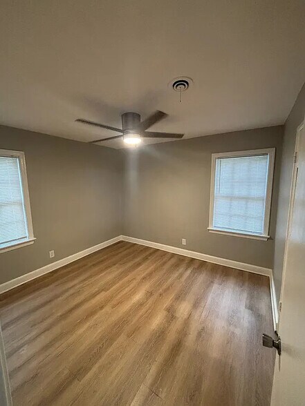 Building Photo - 1621 Burdette Dr
