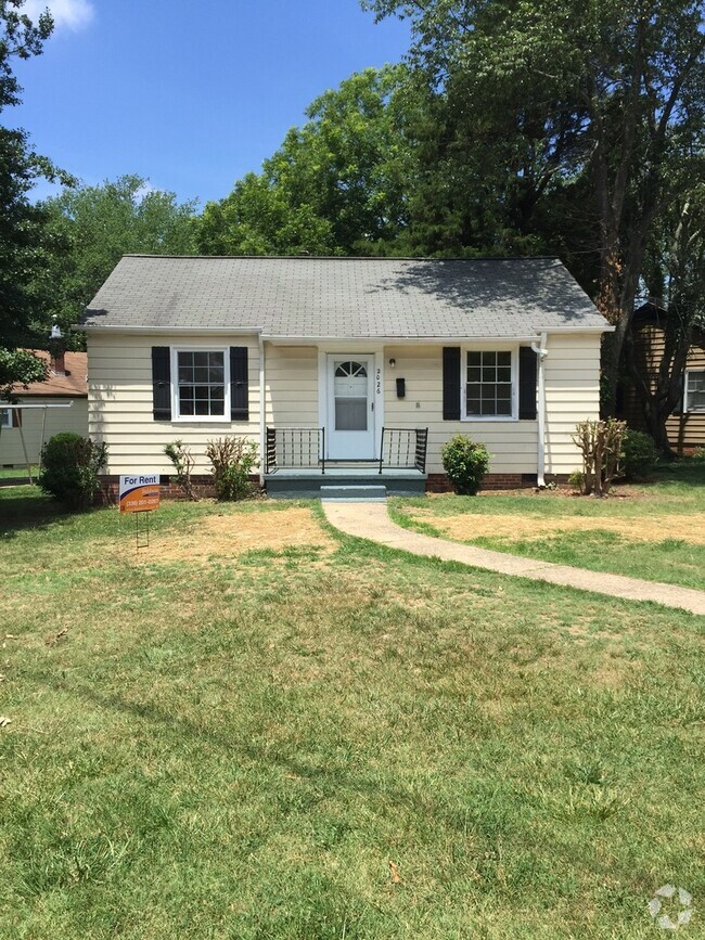 Building Photo - 2 bedroom Home located off Waughtown St