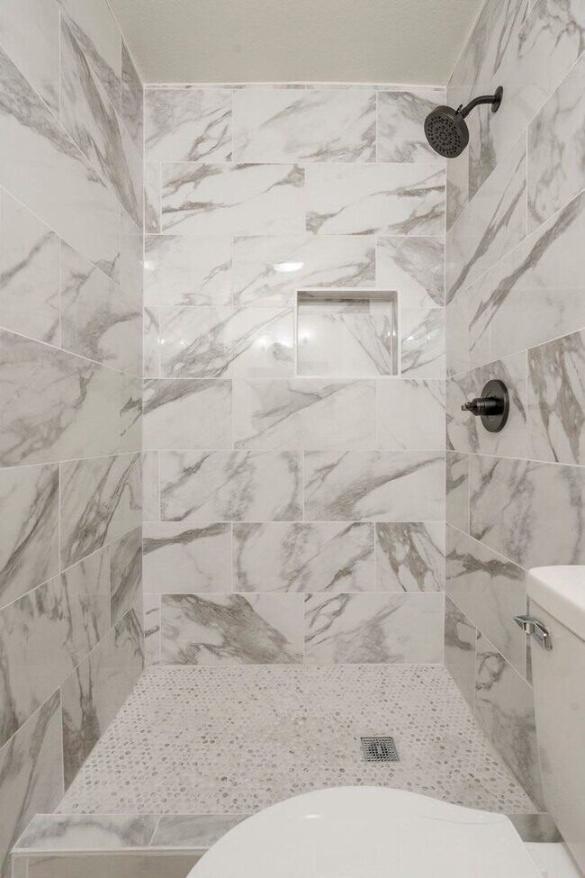 Building Photo - 3 Bed | 2 Bath near Downtown Tulsa!