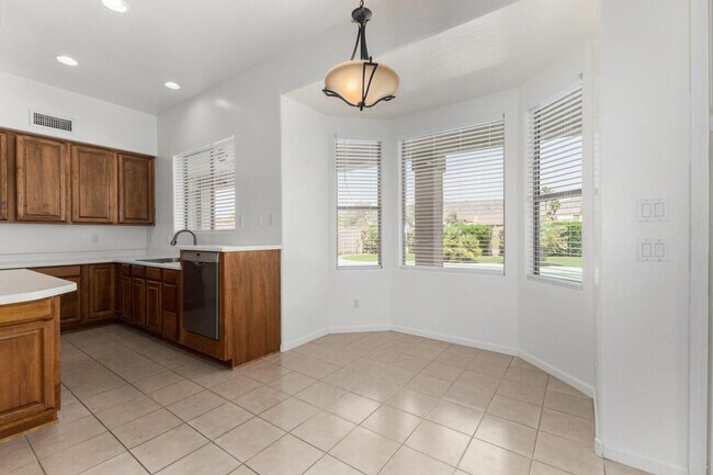 Building Photo - 918 W Windsong Dr