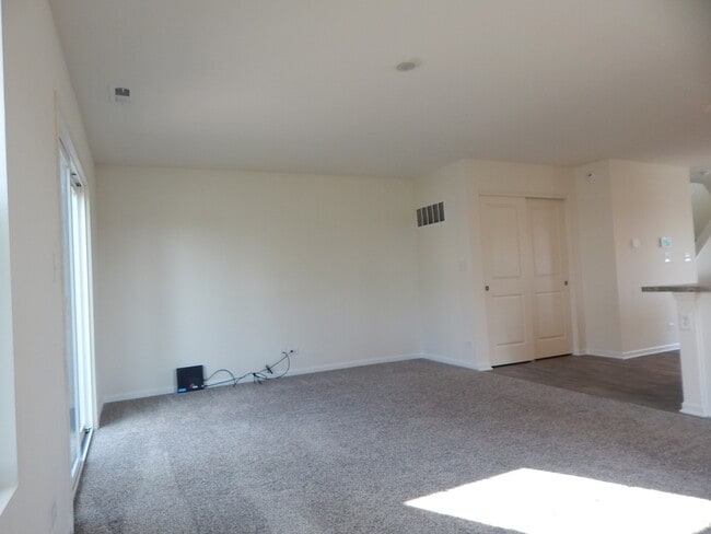 Building Photo - 2590 Bella Dr