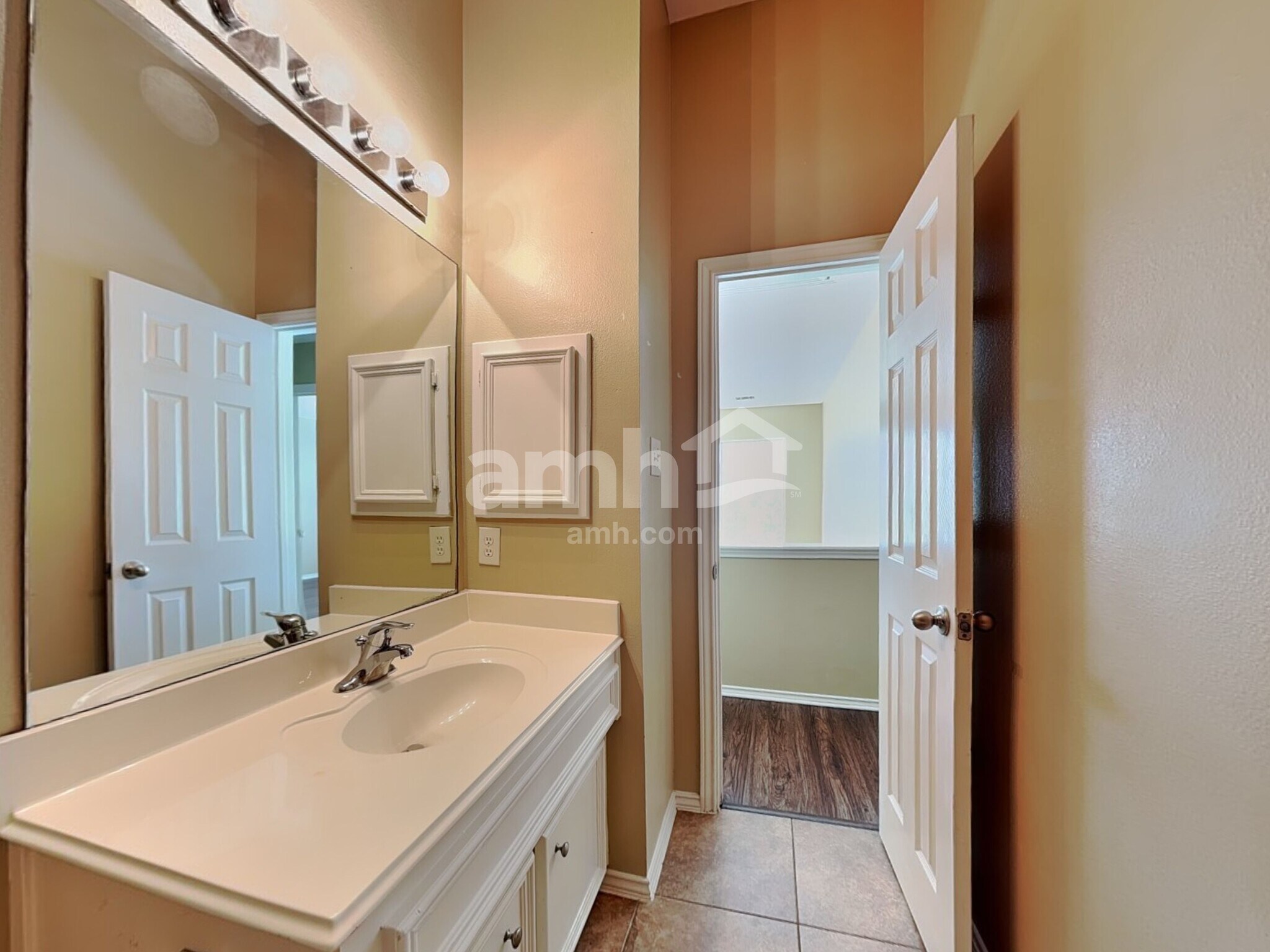 Building Photo - 2718 Lakecrest Way Dr