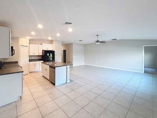 Building Photo - 3805 Romano Busciglio St