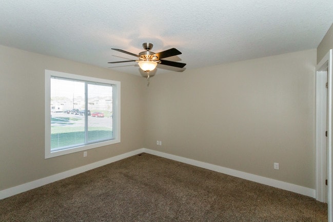 Building Photo - 411 Sunflower Dr