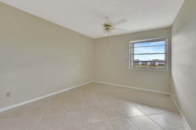 Building Photo - 187 Normandy Ln