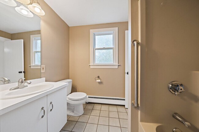 Building Photo - 11 Suban Pl