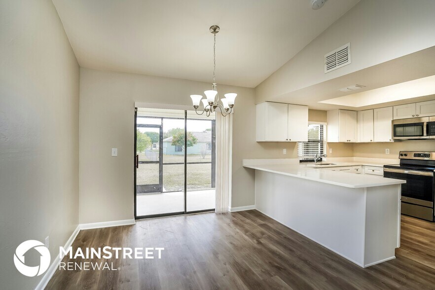 Building Photo - 2216 SE 6th Ln