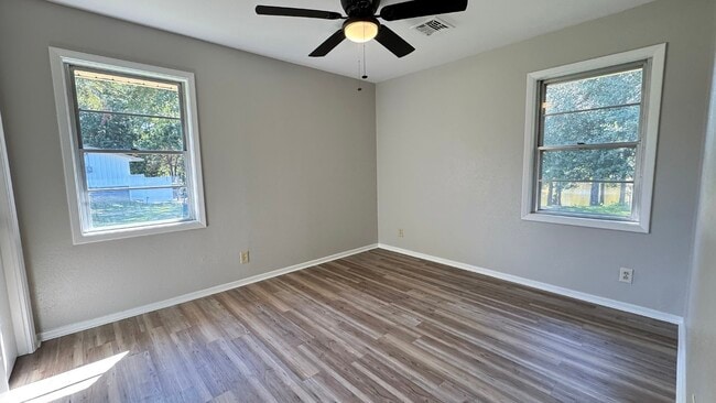 Building Photo - 401 Bayou Oaks Dr