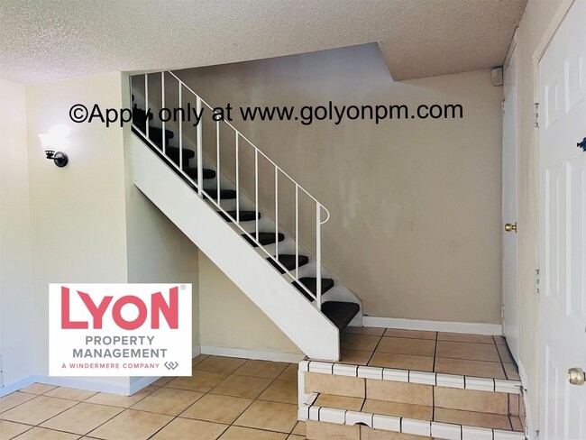 Building Photo - Darling, Spacious 3 bedroom Condo in beaut...