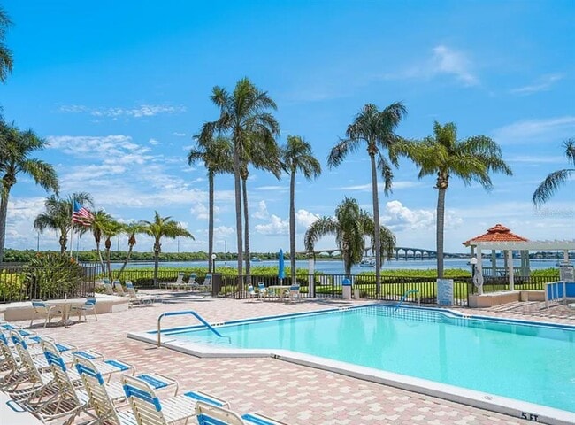 Building Photo - 6361 Bahia Del Mar Blvd S