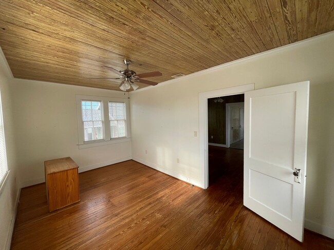 Building Photo - Ocean views from 250 sq ft deck- One bedroom