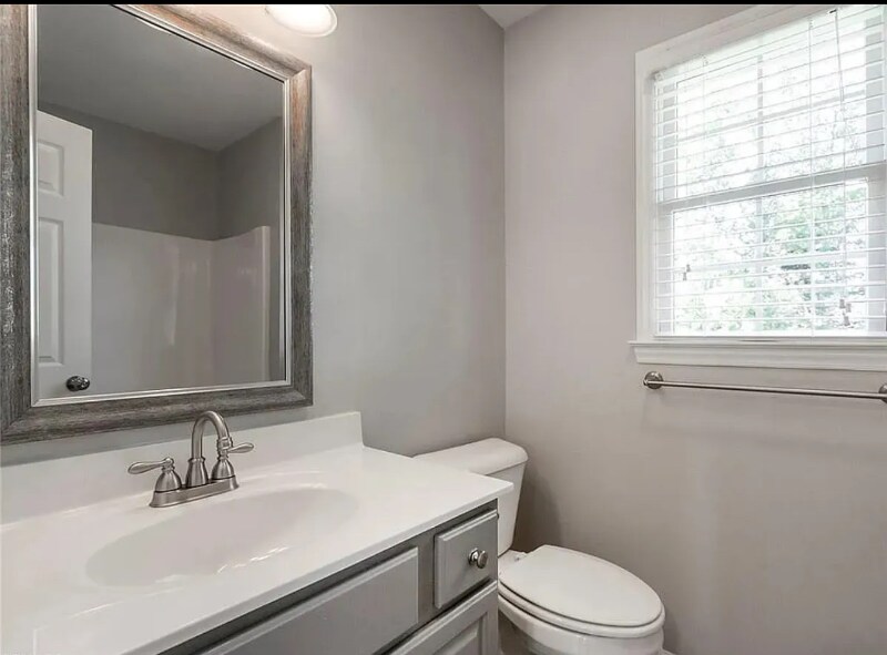 Building Photo - 824 Lockesley Ln