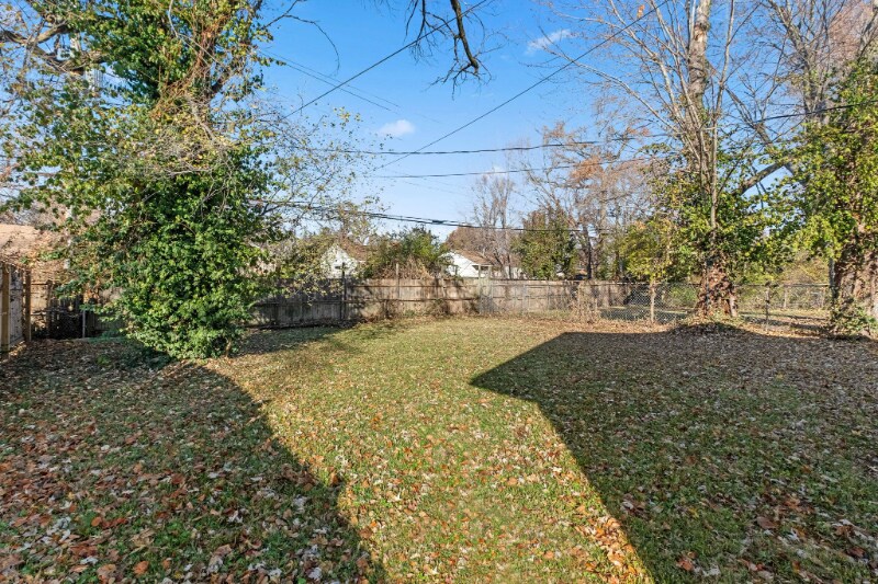 Building Photo - 10805 Spring Garden Dr