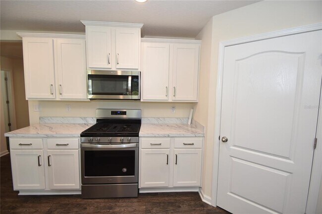 Building Photo - 27 Grand Par Ct