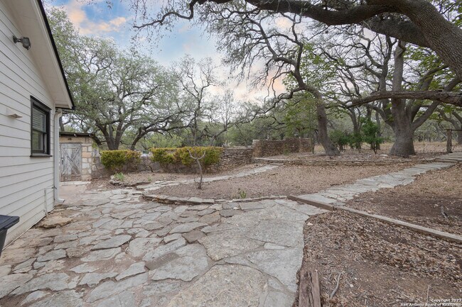 Building Photo - 33121 Blanco Rd