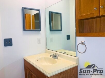 Building Photo - 1010 Stonybrook Cir