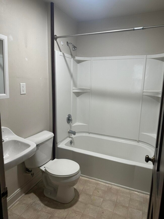 Building Photo - 1914 Garfield Ave