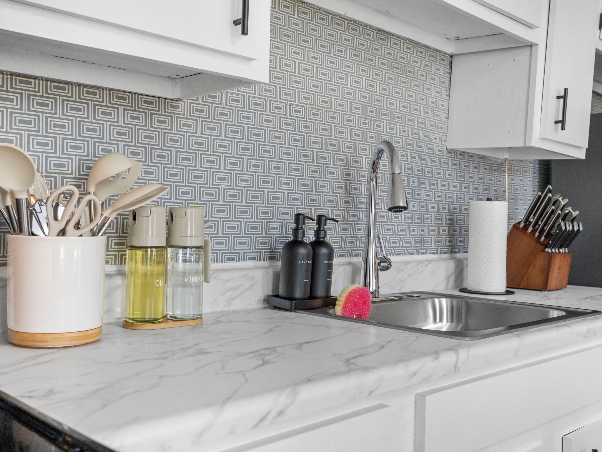 Building Photo - 168 School St