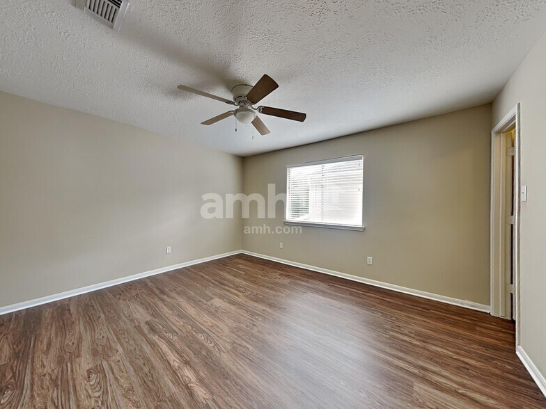 Building Photo - 3631 Windmoor Dr