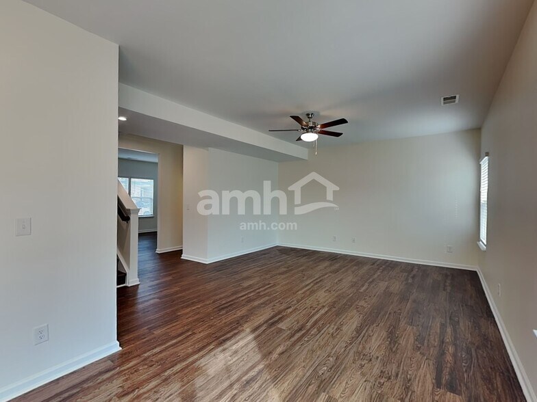 Building Photo - 648 Hamilton Park Dr