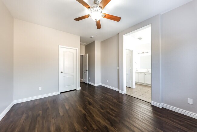 Building Photo - 13758 W Port Royale Ln