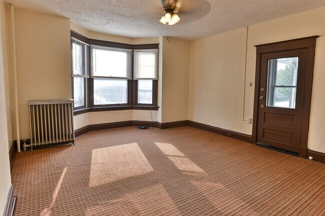 Building Photo - 2318 N 5th St