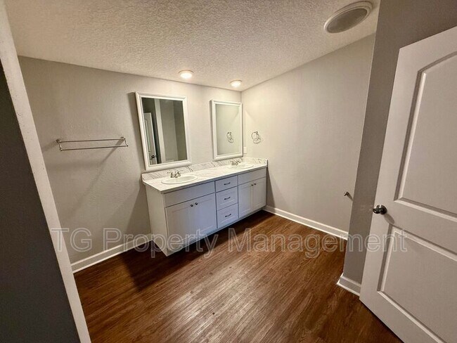 Building Photo - 1760 Freedom Dr