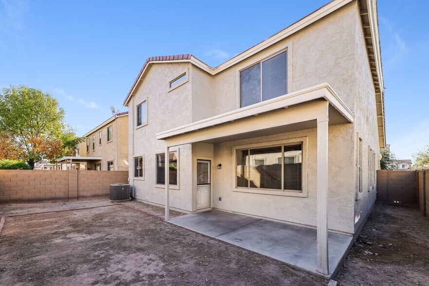 Building Photo - 17434 W Lisbon Ln