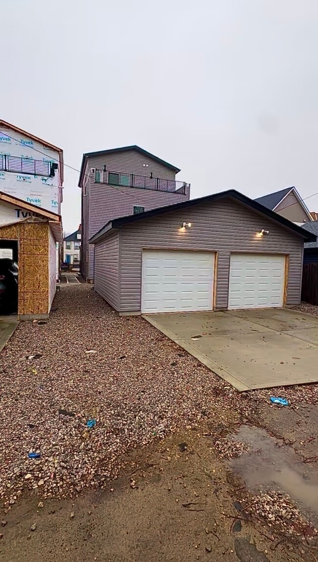 Building Photo - 408 St Clair Ave