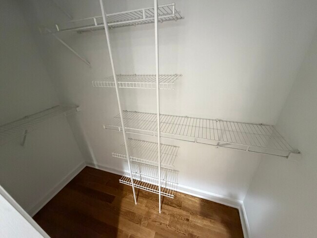 Building Photo - 1347 N Sedgwick St