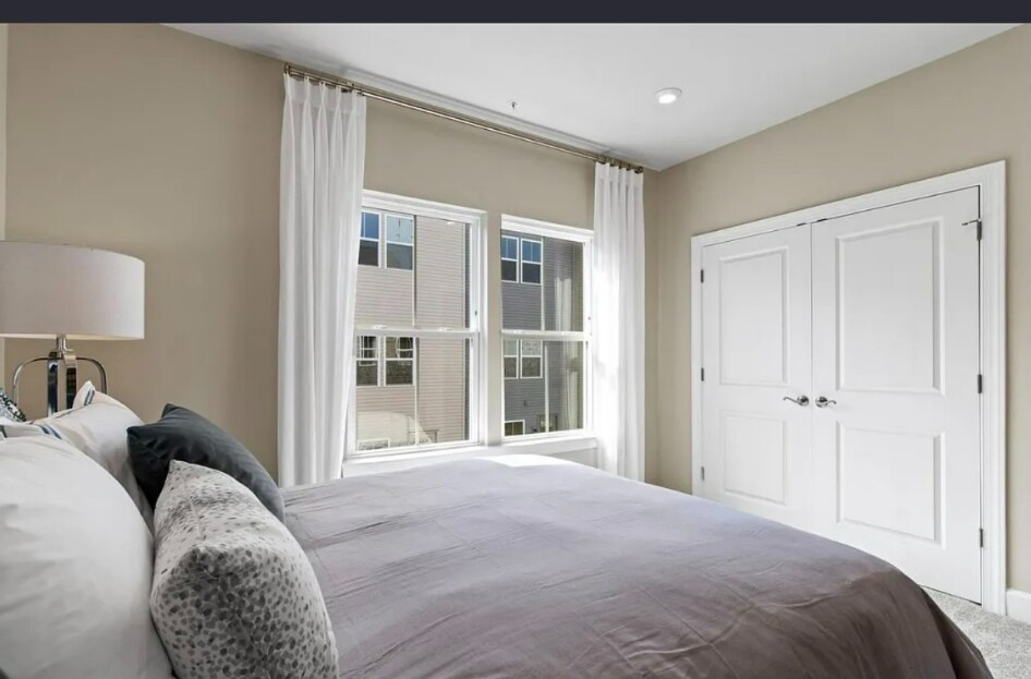 Building Photo - 6005 Northwest Dr