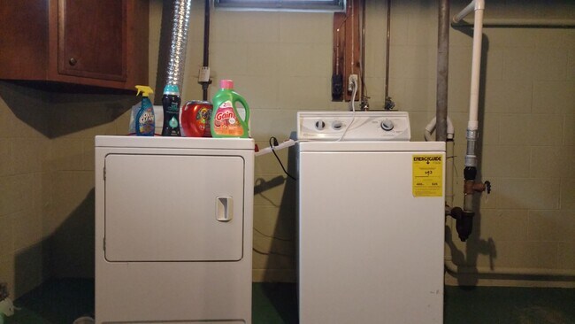 Building Photo - 220 Walnut St