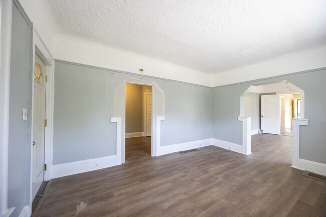 Building Photo - 2257 E 80th St