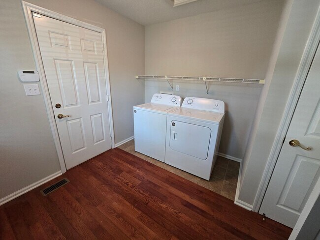 Building Photo - 2710 Runnymeade Dr
