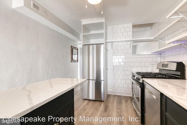 Building Photo - 2 br, 2.5 bath House - 860 W. 33rd Street