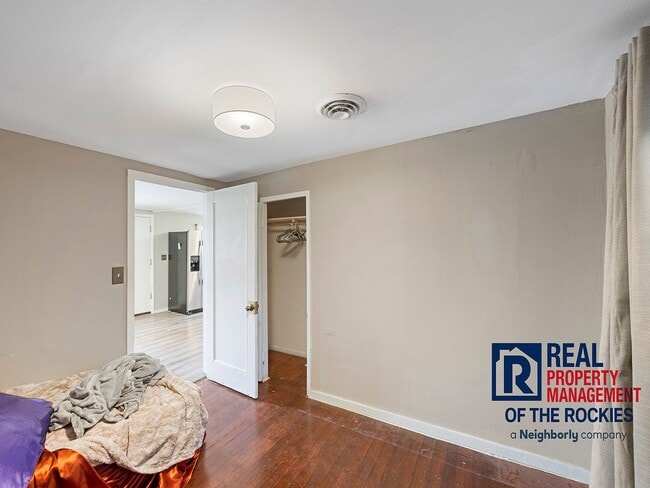 Building Photo - 2 Bed, 2 Bath with Yard, Parking & Laundry – Pet Friendly