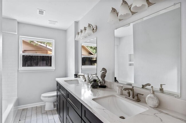 Building Photo - 1747 Maux Dr