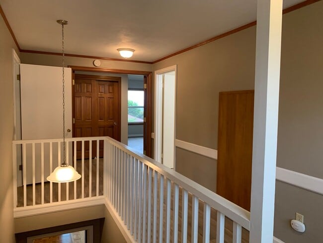 Building Photo - O1100-1106