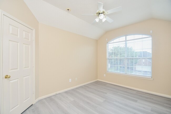 Building Photo - 15114 Snow Hill Ct