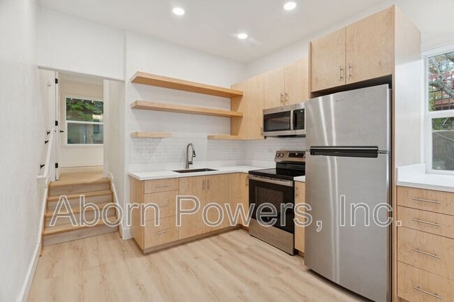 Building Photo - 1032 Spring St