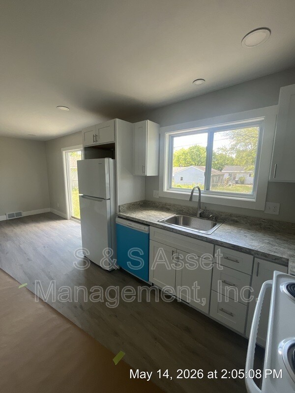 Building Photo - 4106 Stillwell Ave