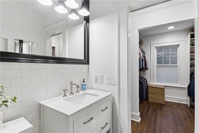 Building Photo - 355 8th St NE