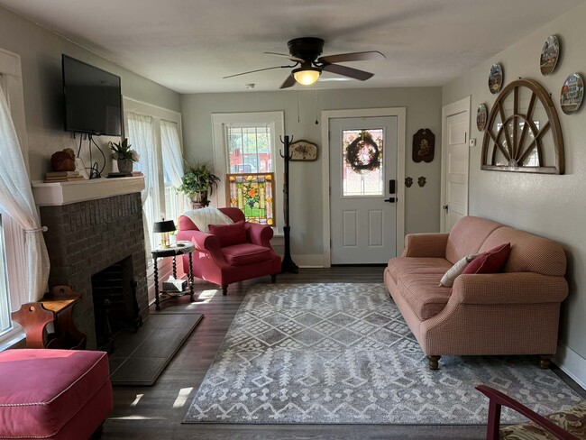 Building Photo - 606 N Polk St